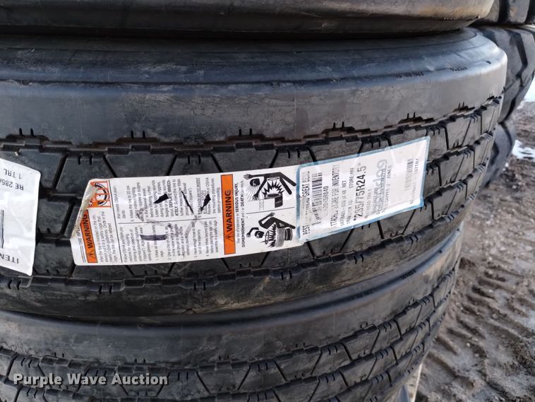 image for item DJ7041 (6) Conti EcoPlus HT 285/75R24.5 tires