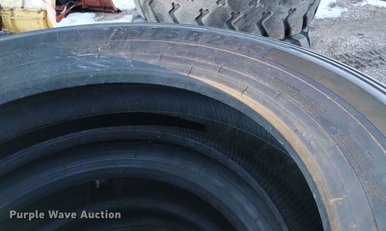 image for item DJ7041 (6) Conti EcoPlus HT 285/75R24.5 tires