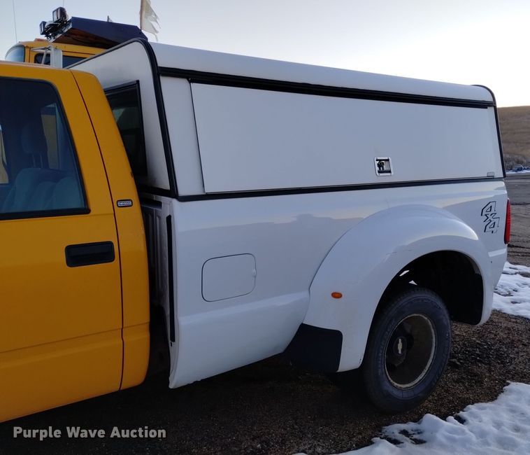 image for item DJ7045 Ford F350  pickup truck bed and topper