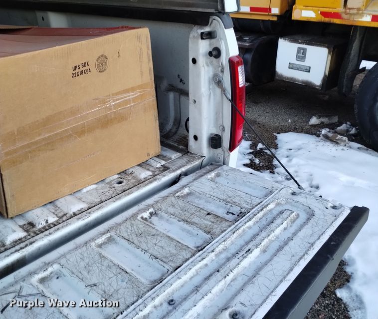 image for item DJ7045 Ford F350  pickup truck bed and topper