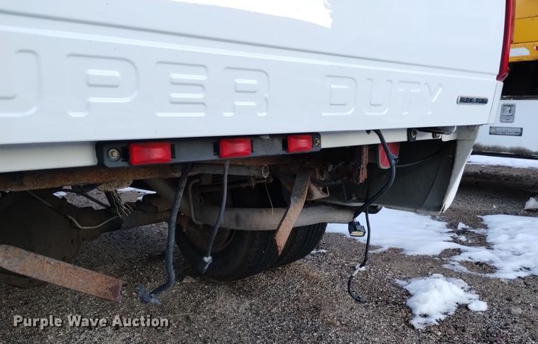 image for item DJ7045 Ford F350  pickup truck bed and topper