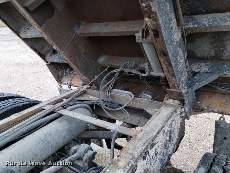 image for item DK8898 2001 GMC C7500  dump truck