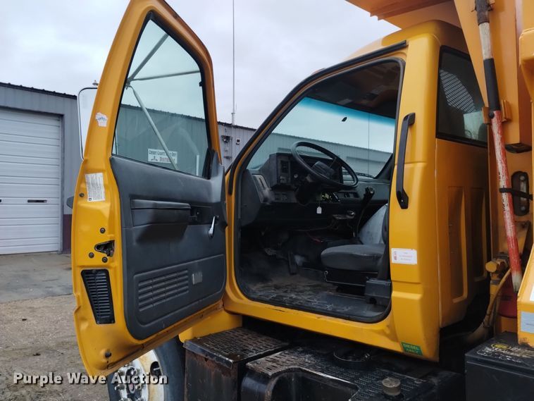 image for item DK8898 2001 GMC C7500  dump truck