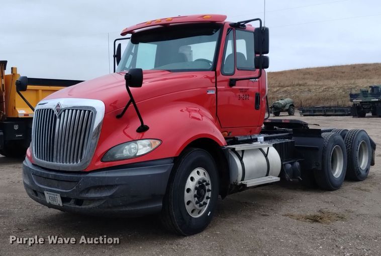 image for item DK8899 2011 International ProStar 122  semi truck