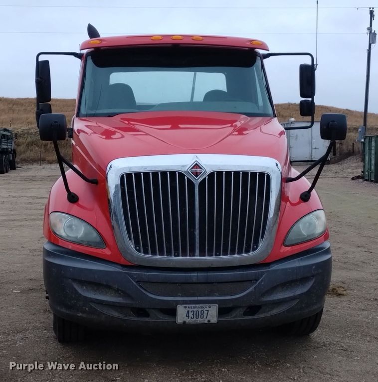 image for item DK8899 2011 International ProStar 122  semi truck