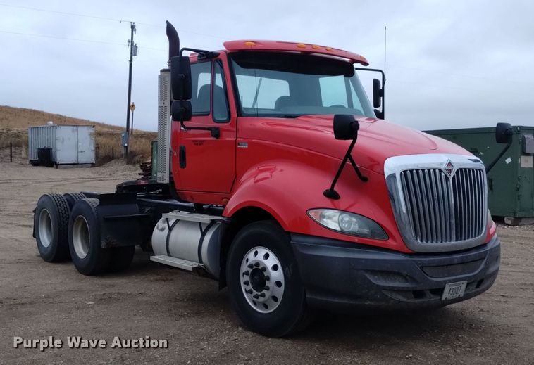 image for item DK8899 2011 International ProStar 122  semi truck