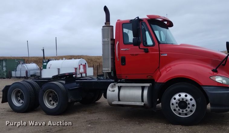 image for item DK8899 2011 International ProStar 122  semi truck