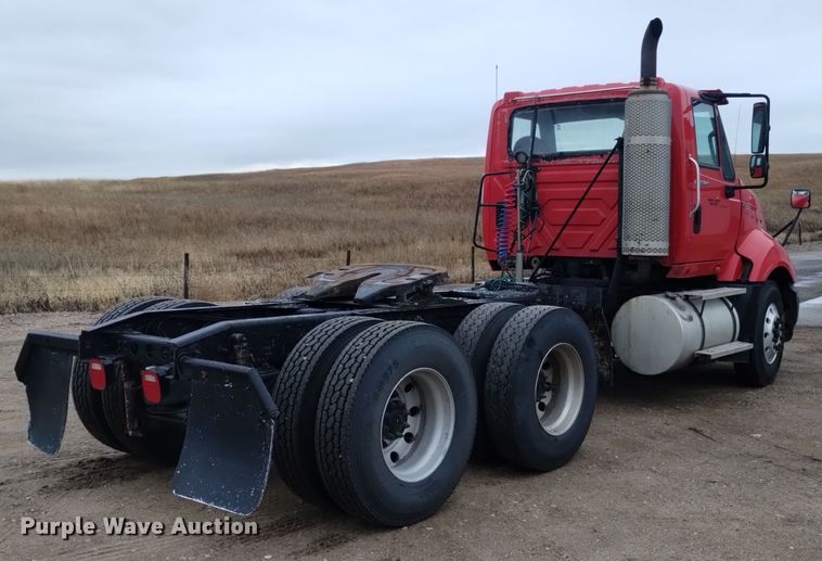 image for item DK8899 2011 International ProStar 122  semi truck