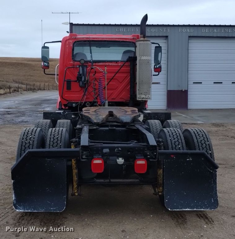 image for item DK8899 2011 International ProStar 122  semi truck