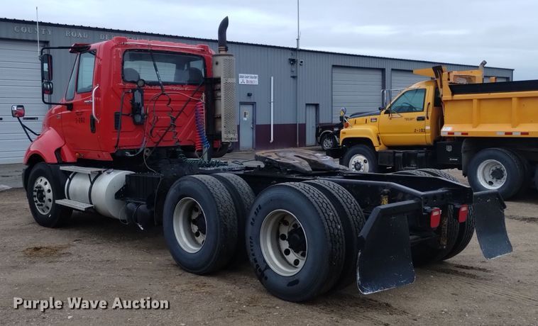 image for item DK8899 2011 International ProStar 122  semi truck