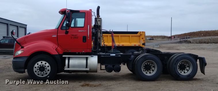 image for item DK8899 2011 International ProStar 122  semi truck