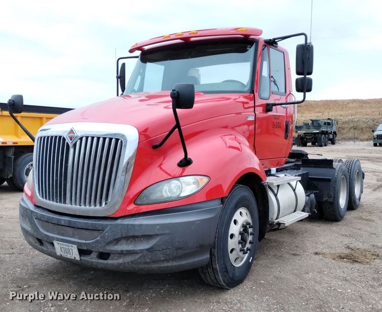 image for item DK8899 2011 International ProStar 122  semi truck