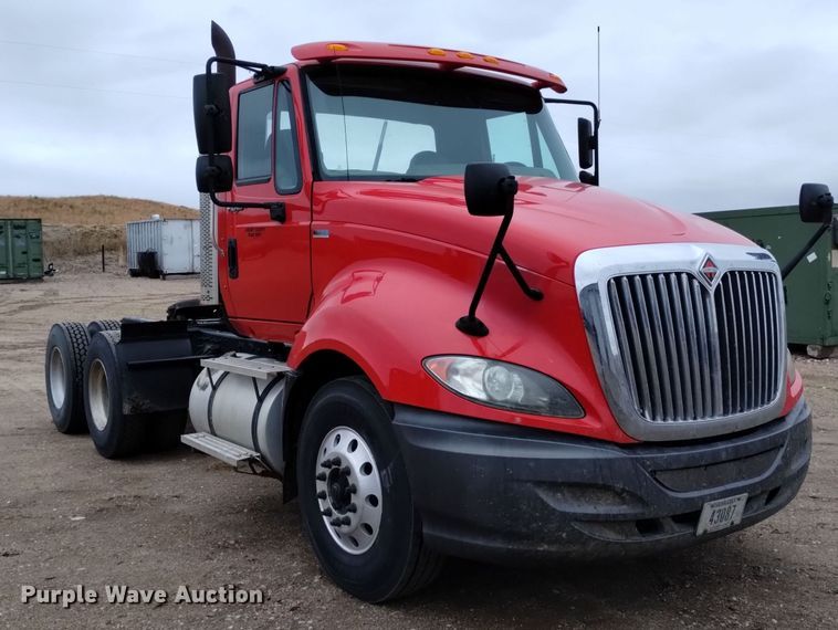 image for item DK8899 2011 International ProStar 122  semi truck