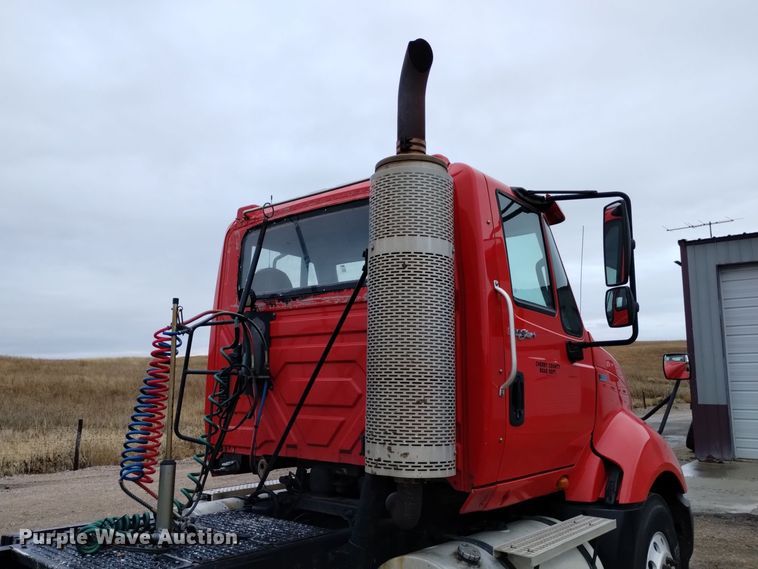 image for item DK8899 2011 International ProStar 122  semi truck