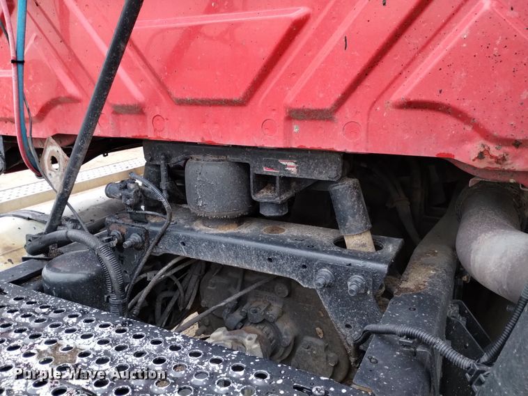 image for item DK8899 2011 International ProStar 122  semi truck