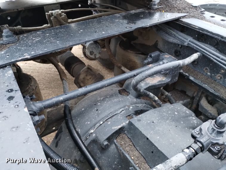 image for item DK8899 2011 International ProStar 122  semi truck