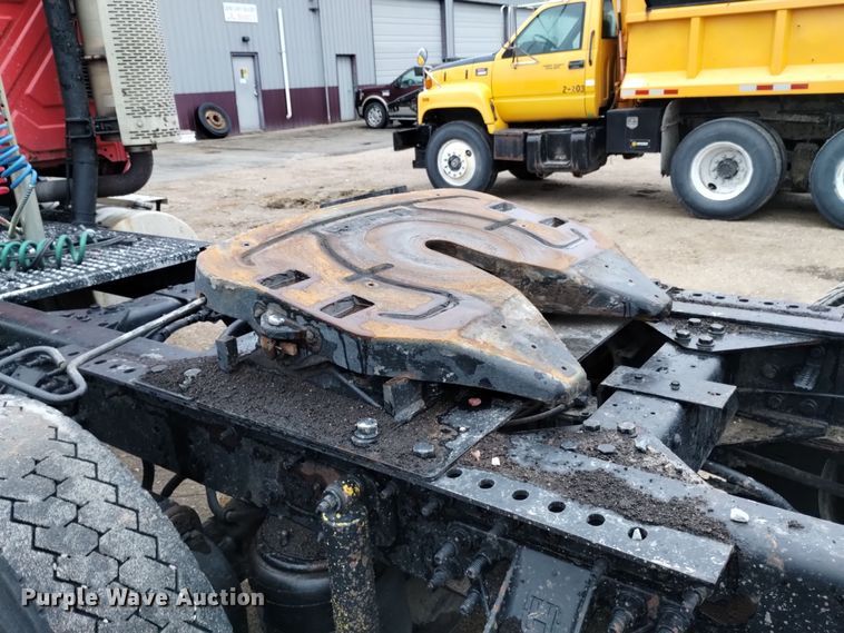 image for item DK8899 2011 International ProStar 122  semi truck