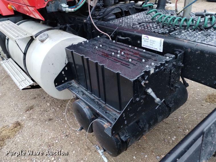 image for item DK8899 2011 International ProStar 122  semi truck