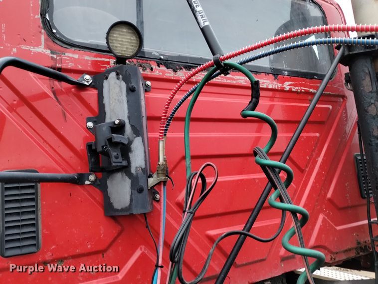 image for item DK8899 2011 International ProStar 122  semi truck