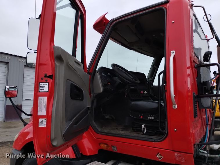 image for item DK8899 2011 International ProStar 122  semi truck