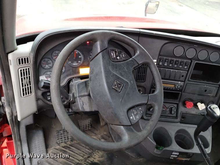 image for item DK8899 2011 International ProStar 122  semi truck