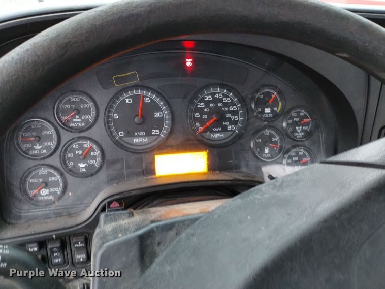 image for item DK8899 2011 International ProStar 122  semi truck