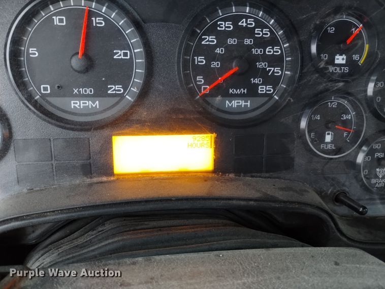 image for item DK8899 2011 International ProStar 122  semi truck