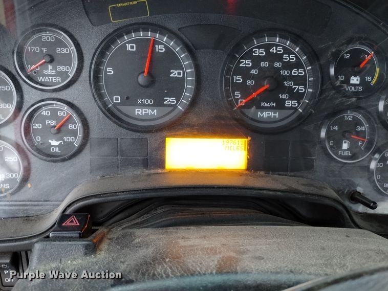 image for item DK8899 2011 International ProStar 122  semi truck