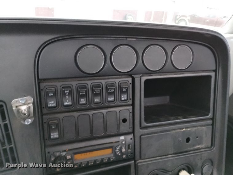 image for item DK8899 2011 International ProStar 122  semi truck