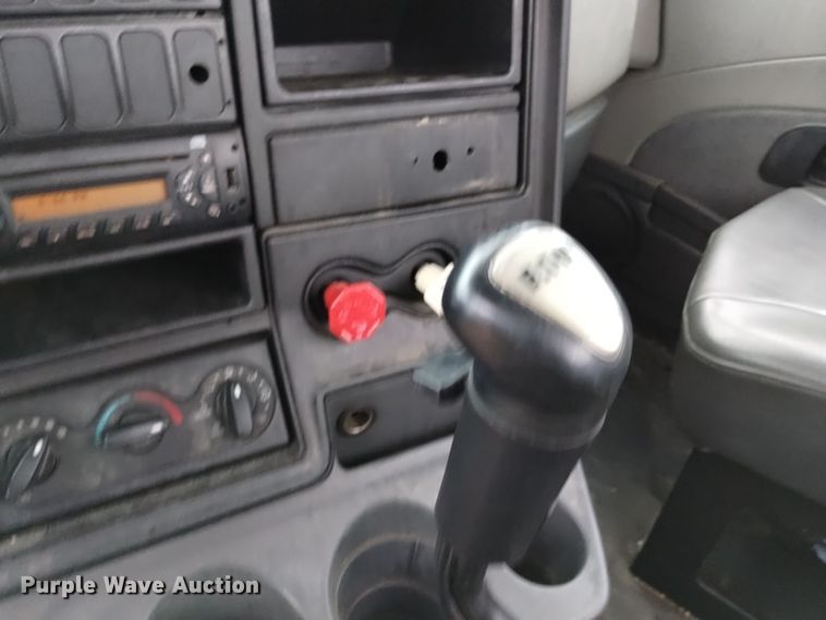 image for item DK8899 2011 International ProStar 122  semi truck