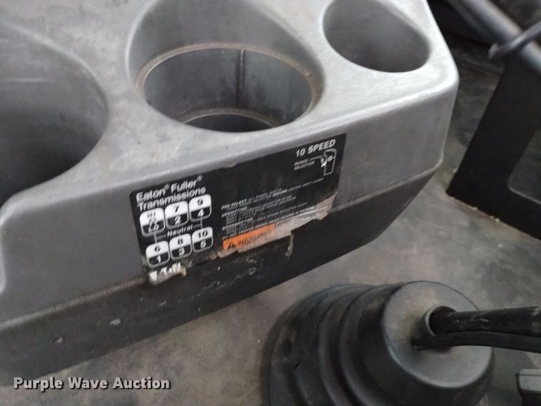 image for item DK8899 2011 International ProStar 122  semi truck