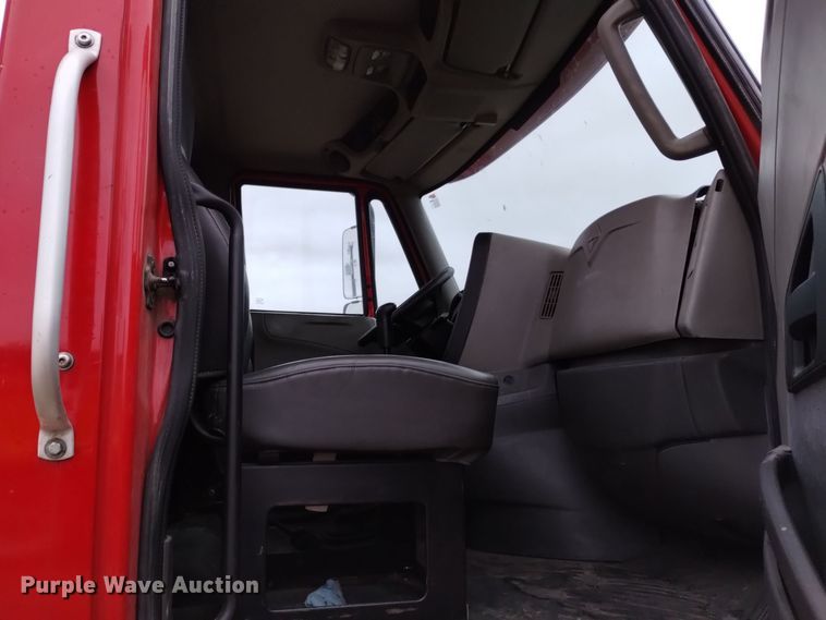 image for item DK8899 2011 International ProStar 122  semi truck