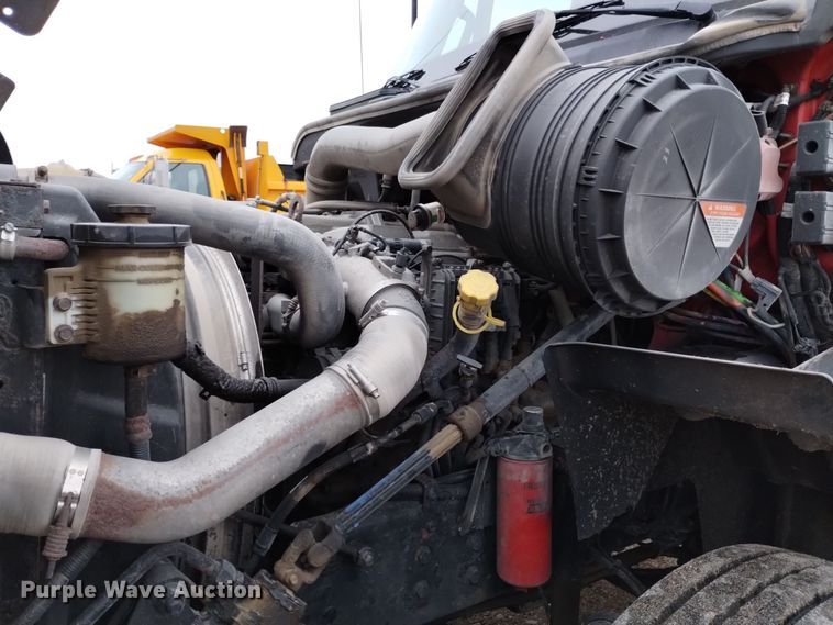 image for item DK8899 2011 International ProStar 122  semi truck