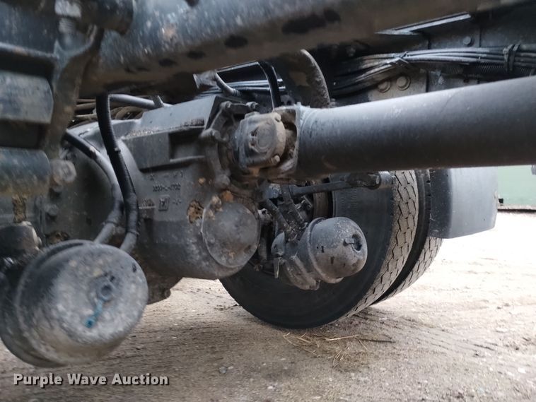 image for item DK8899 2011 International ProStar 122  semi truck