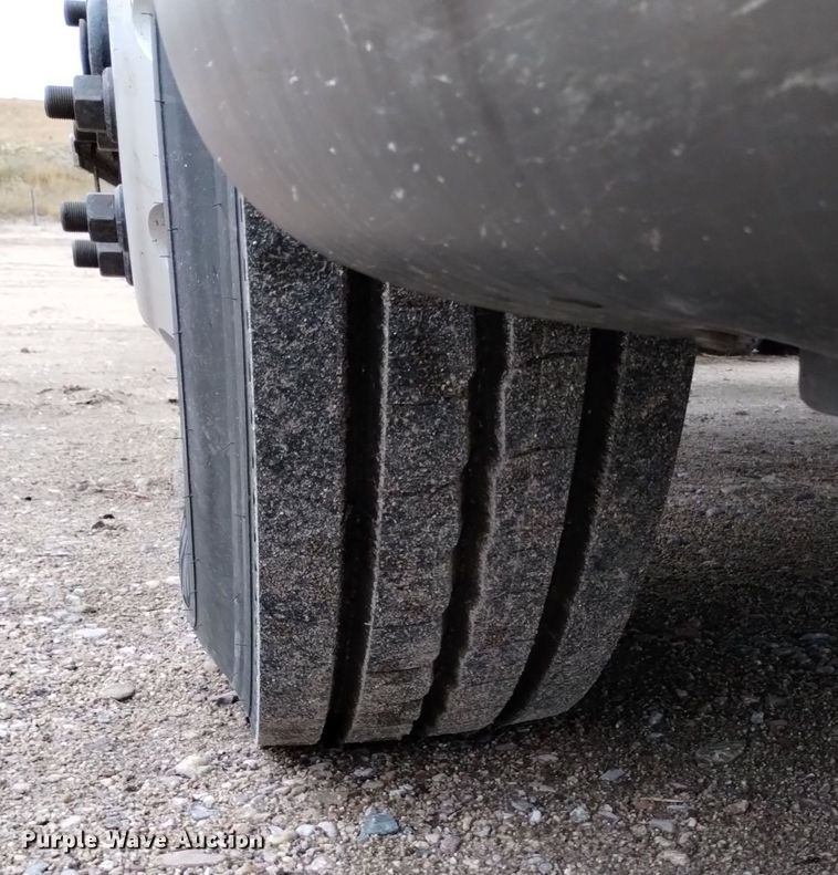 image for item DK8899 2011 International ProStar 122  semi truck