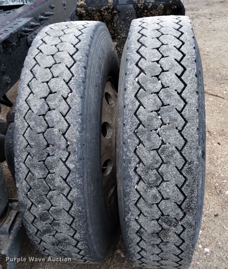 image for item DK8899 2011 International ProStar 122  semi truck