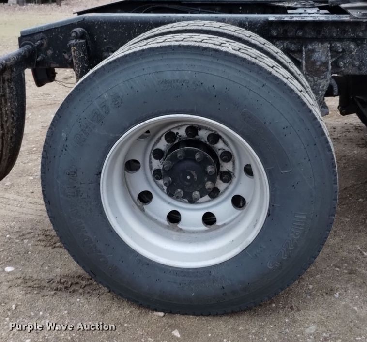 image for item DK8899 2011 International ProStar 122  semi truck