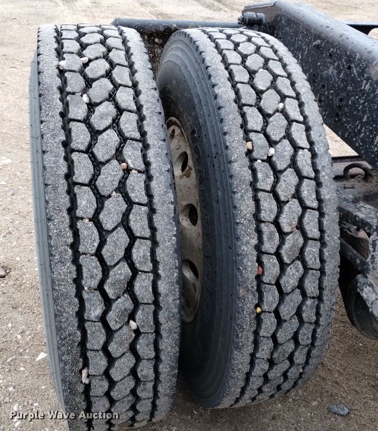 image for item DK8899 2011 International ProStar 122  semi truck