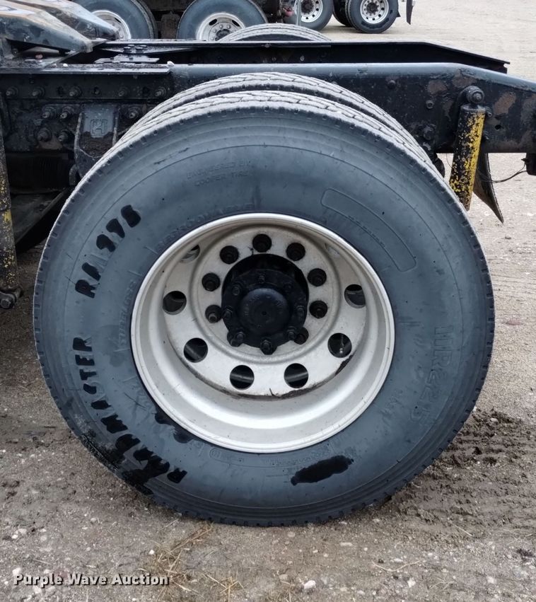 image for item DK8899 2011 International ProStar 122  semi truck