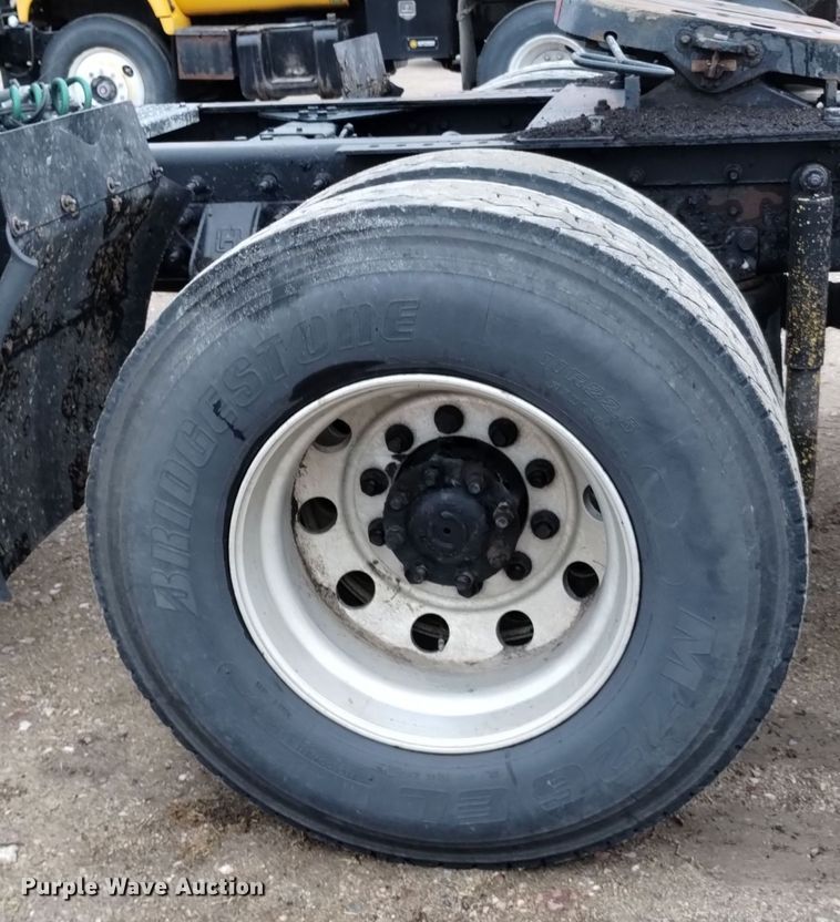 image for item DK8899 2011 International ProStar 122  semi truck