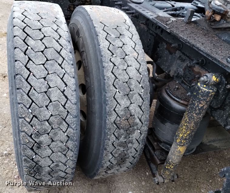 image for item DK8899 2011 International ProStar 122  semi truck