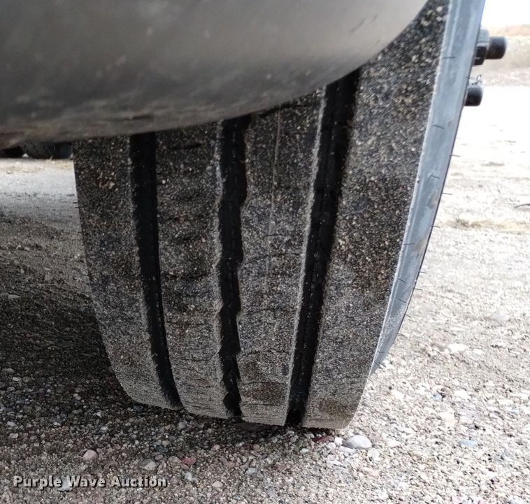 image for item DK8899 2011 International ProStar 122  semi truck