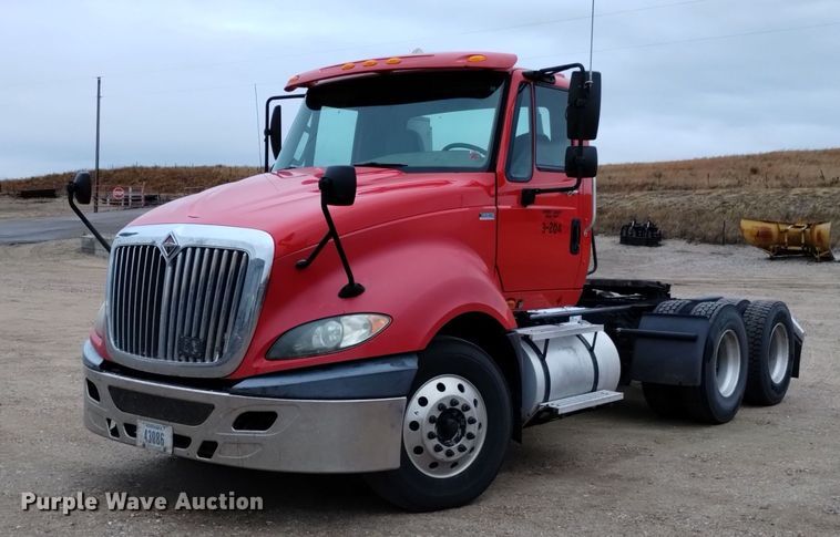 image for item DK8900 2011 International ProStar 122  semi truck