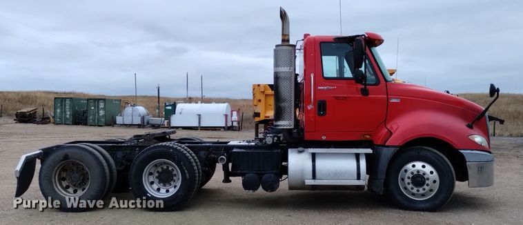 image for item DK8900 2011 International ProStar 122  semi truck