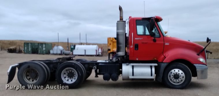 image for item DK8900 2011 International ProStar 122  semi truck