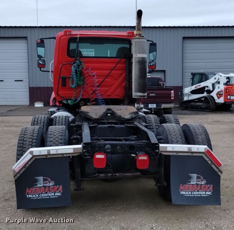 image for item DK8900 2011 International ProStar 122  semi truck