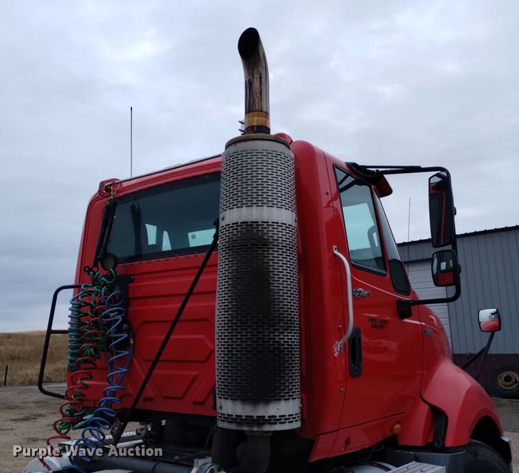 image for item DK8900 2011 International ProStar 122  semi truck