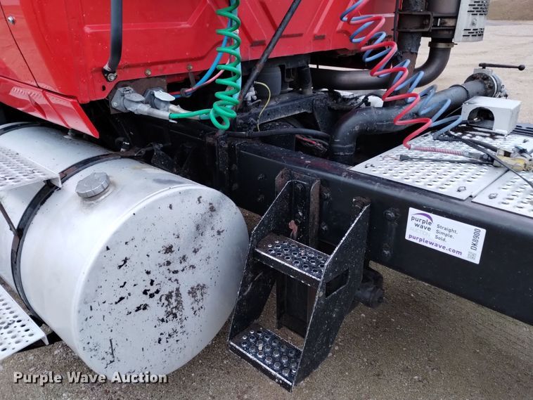 image for item DK8900 2011 International ProStar 122  semi truck