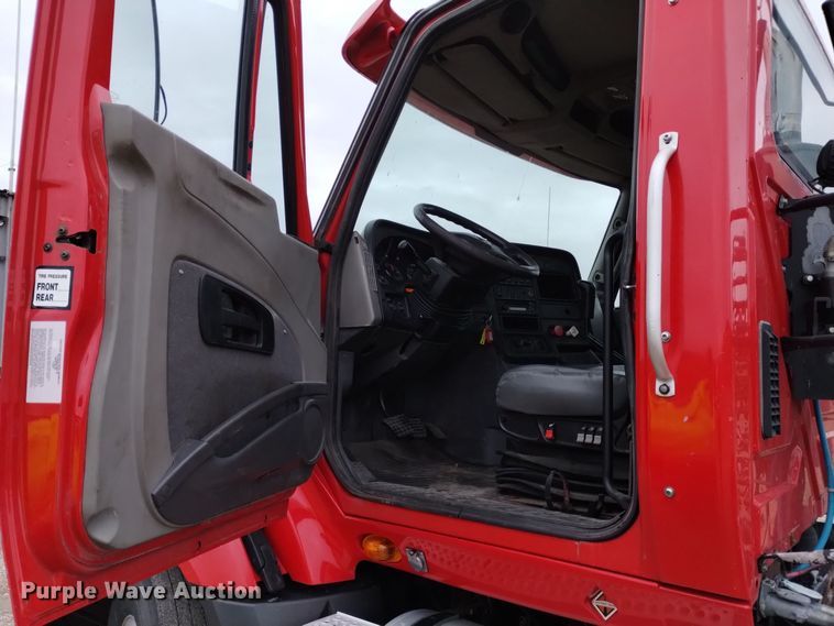 image for item DK8900 2011 International ProStar 122  semi truck