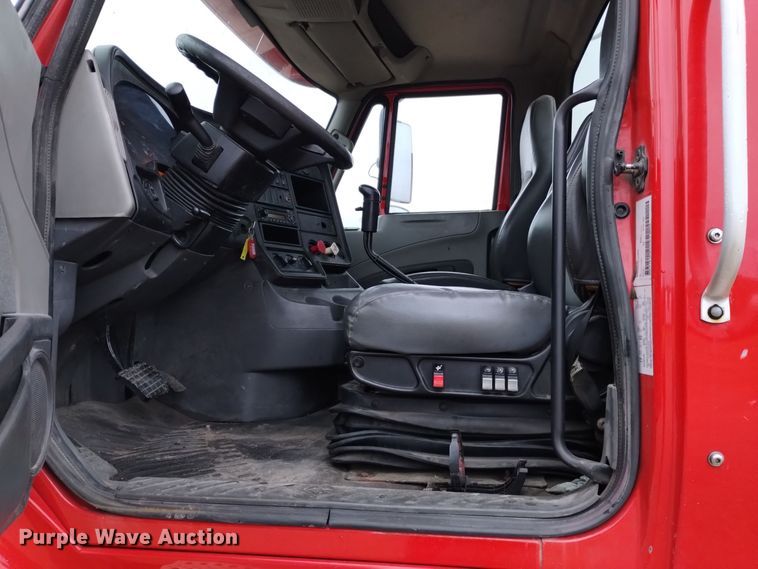 image for item DK8900 2011 International ProStar 122  semi truck